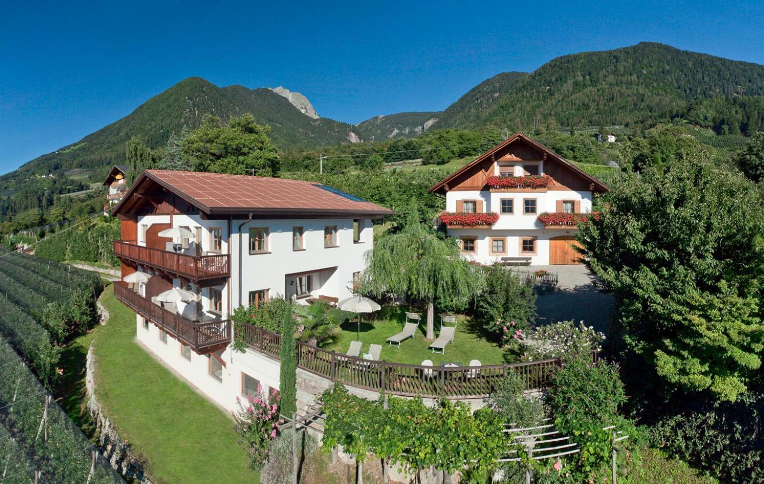 Schwarzplatterhof Apartment Merano Exterior photo
