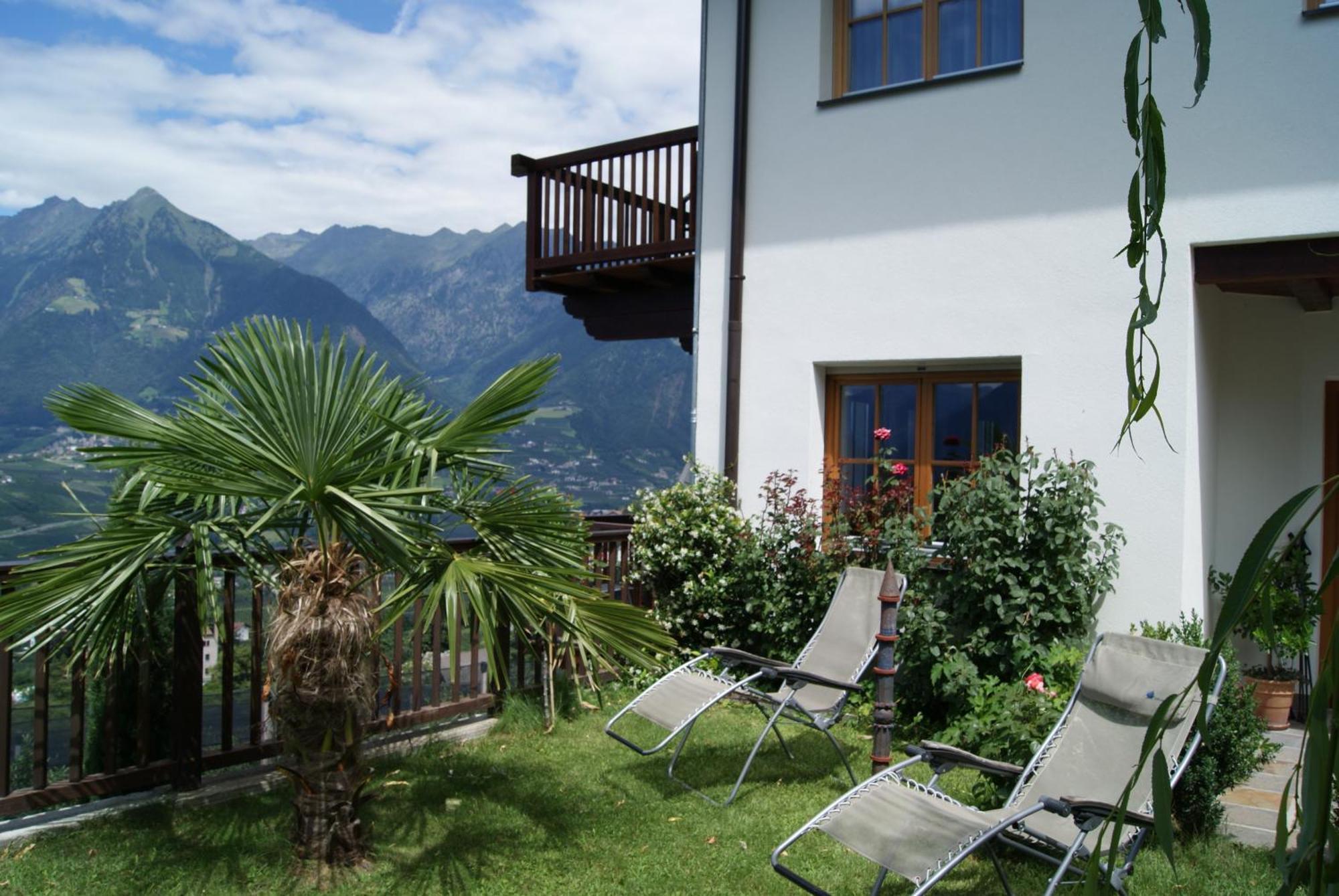 Schwarzplatterhof Apartment Merano Exterior photo