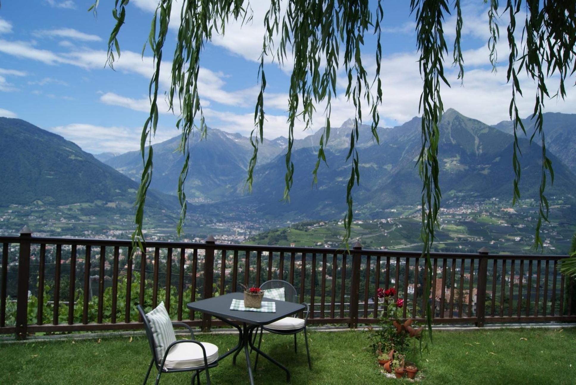 Schwarzplatterhof Apartment Merano Exterior photo