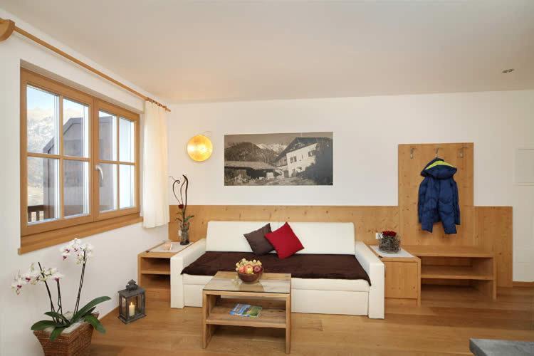 Schwarzplatterhof Apartment Merano Room photo
