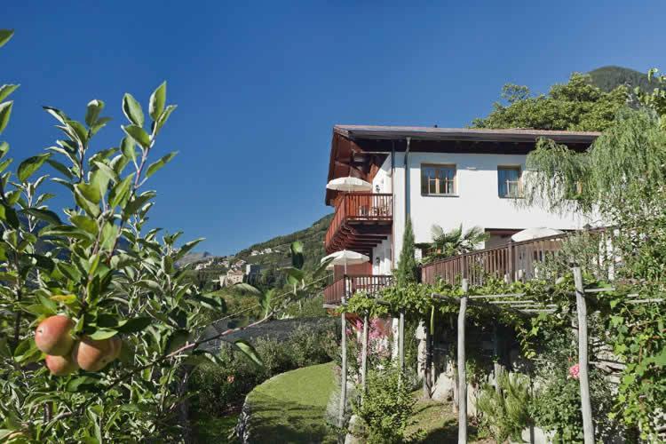 Schwarzplatterhof Apartment Merano Exterior photo
