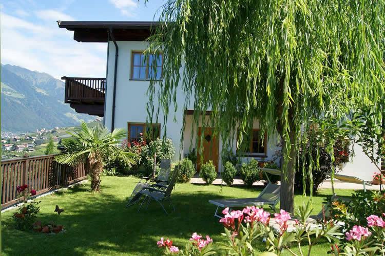 Schwarzplatterhof Apartment Merano Exterior photo